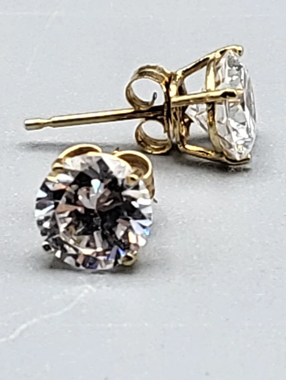 14K Gold Classic Stud Earrings w/ Round Brilliant CZ Crystal Vintage Timeless
